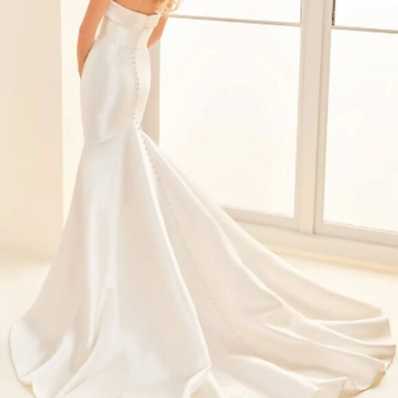 E527 Enchanting Mon Cheri Diamond White Stretch Crepe Fitted Classic Satin - Picture 4 of 13